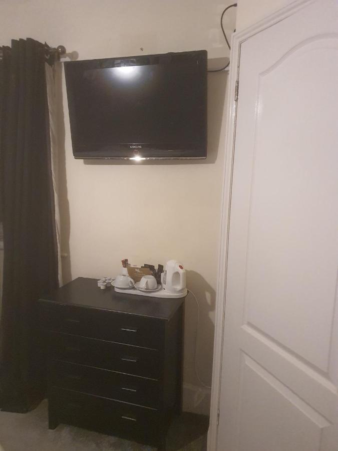 The Swan @ Stoford Hotel Exterior photo A television in a hotel room