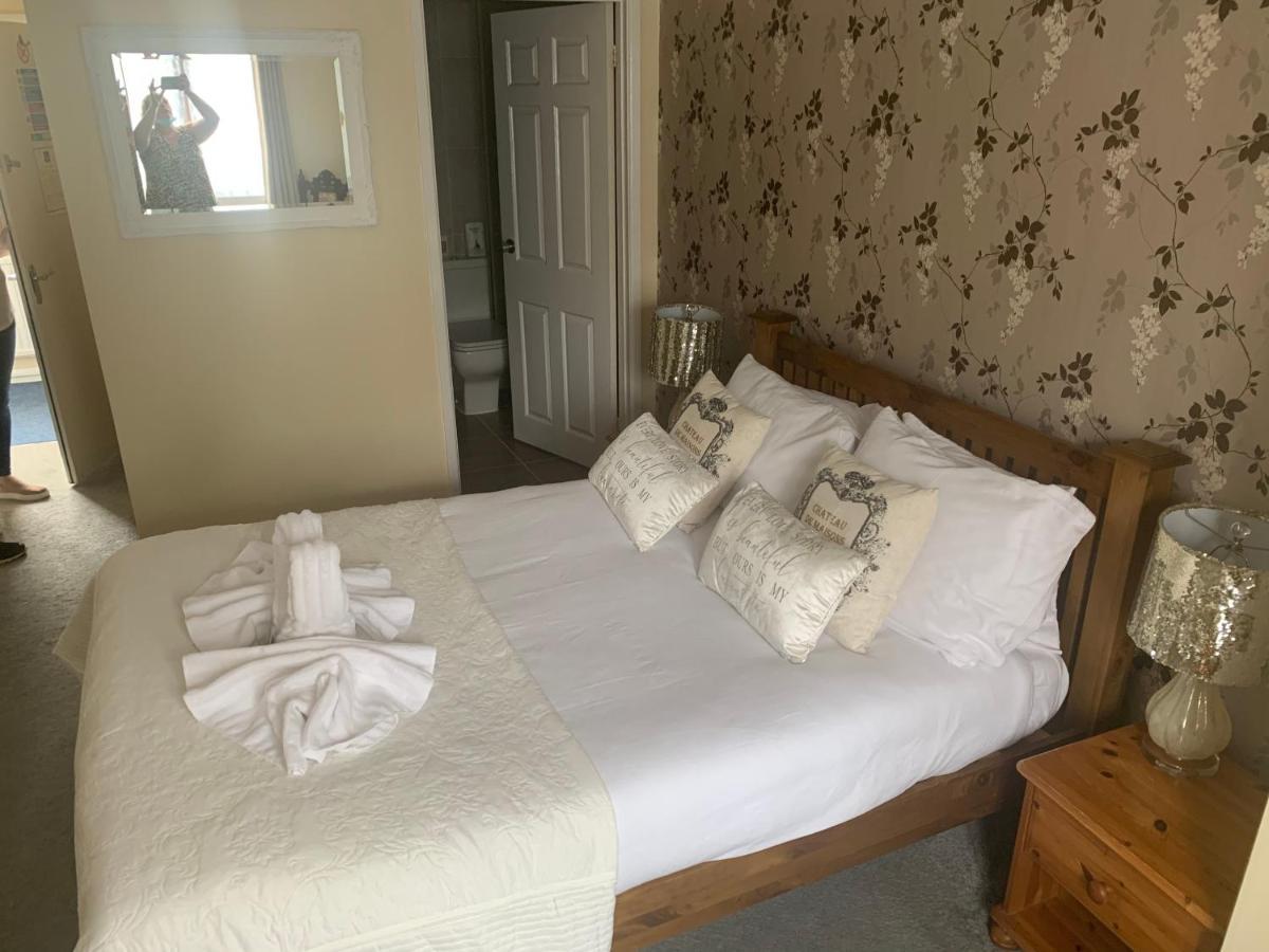 The Swan @ Stoford Hotel Exterior photo A bedroom at the hotel